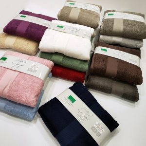 Jolie Set Asciugamano + Ospite
Spugna Tinta Unita 550 Gr/Mq