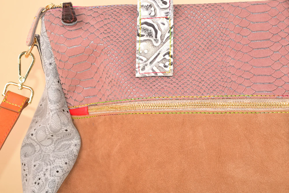 Digital Pause - Maxi Borsone in pelle patchwork - immagine 8