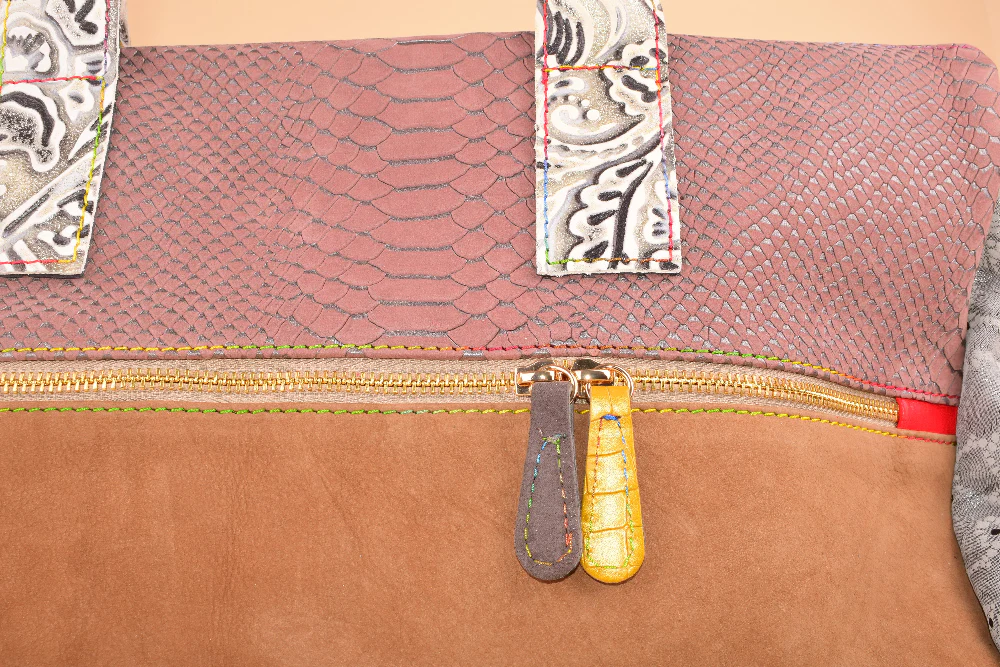 Digital Pause - Maxi Borsone in pelle patchwork - immagine 9