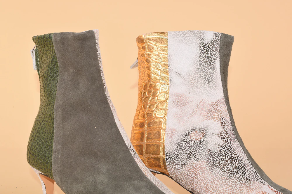 Byte Size Beauty - Stivaletto con tacco in pelle patchwork - immagine 9