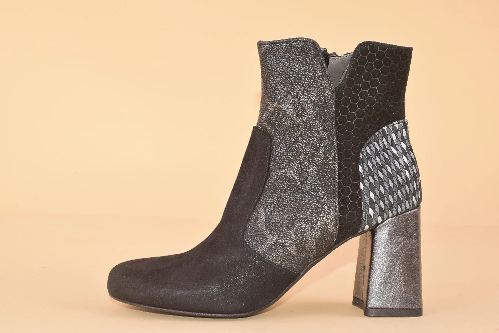 Technologic - Stivaletto con tacco in pelle - immagine 4