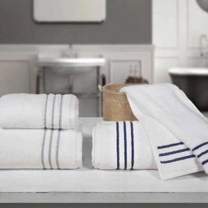 Jolie Soffio Chic Set Asciugamano + Ospite Spugna Tinta Unita
con Bordo ricamato